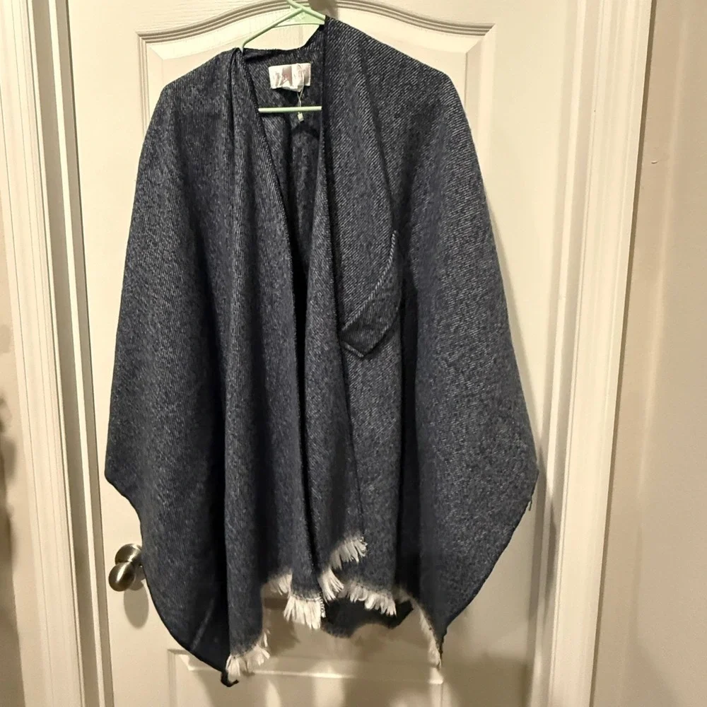 Top It Off Blue Marled Knit Open Front Cape Wrap Fringe Pocket One Size 2248
